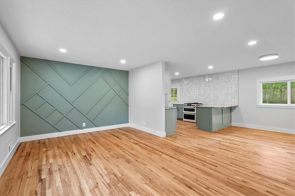 Photo 3 of 22 - 6706 W 76th Terrace