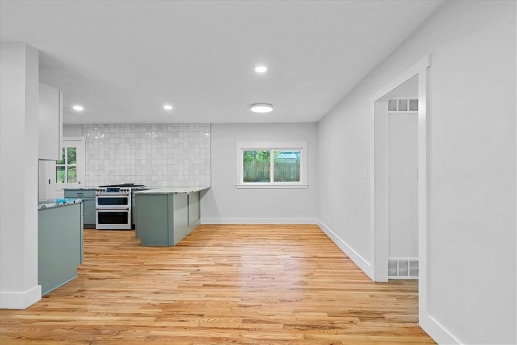 Photo 5 of 22 - 6706 W 76th Terrace