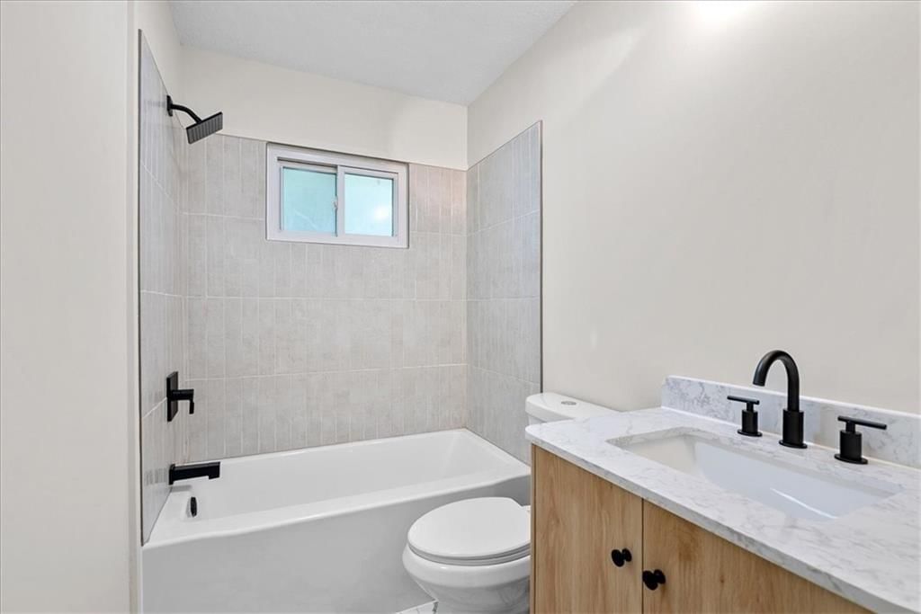 Photo 15 of 22 - 6706 W 76th Terrace