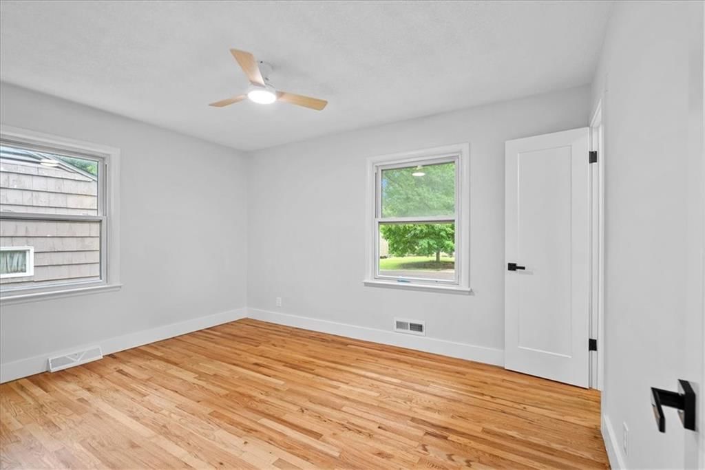 Photo 16 of 22 - 6706 W 76th Terrace