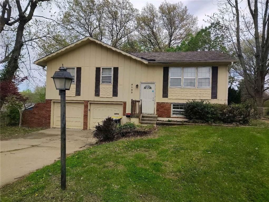 Photo 2 of 17 - 5123 Overton Circle