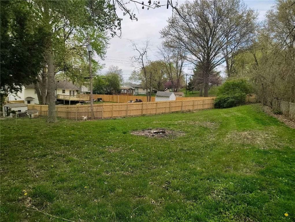 Photo 4 of 17 - 5123 Overton Circle