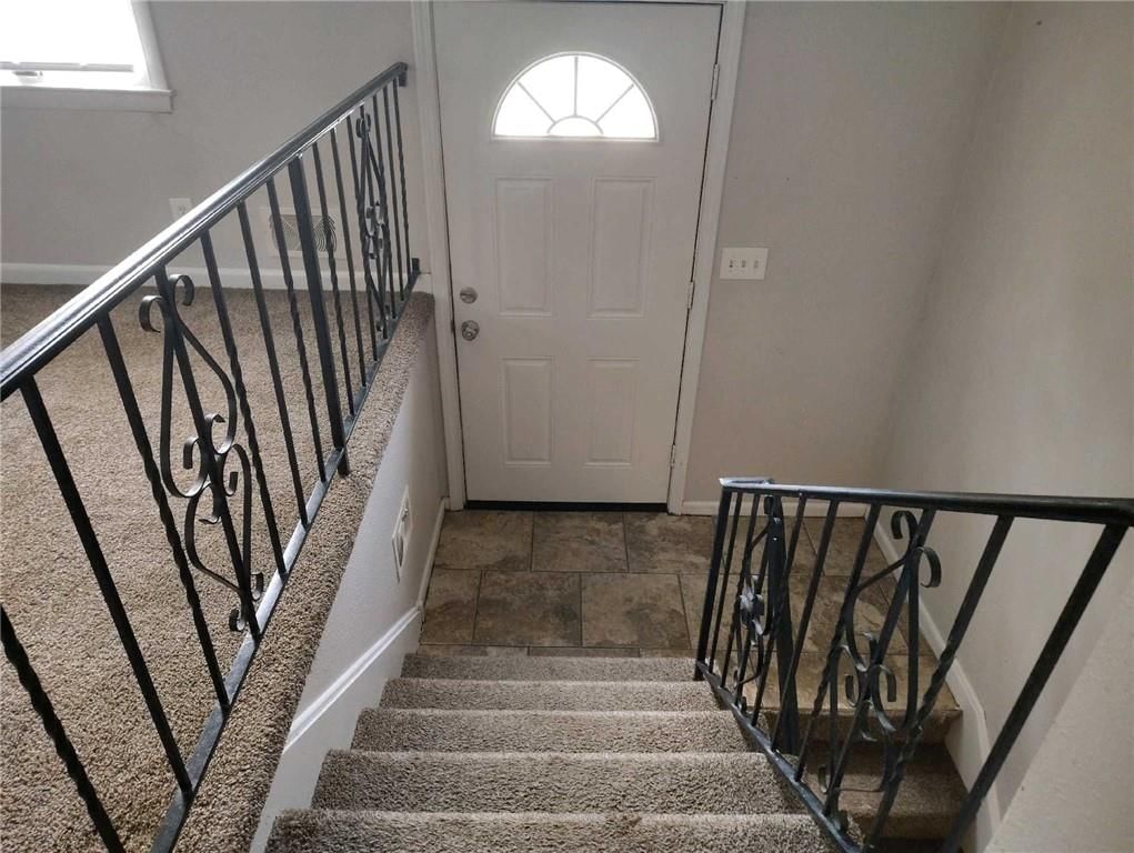 Photo 5 of 17 - 5123 Overton Circle