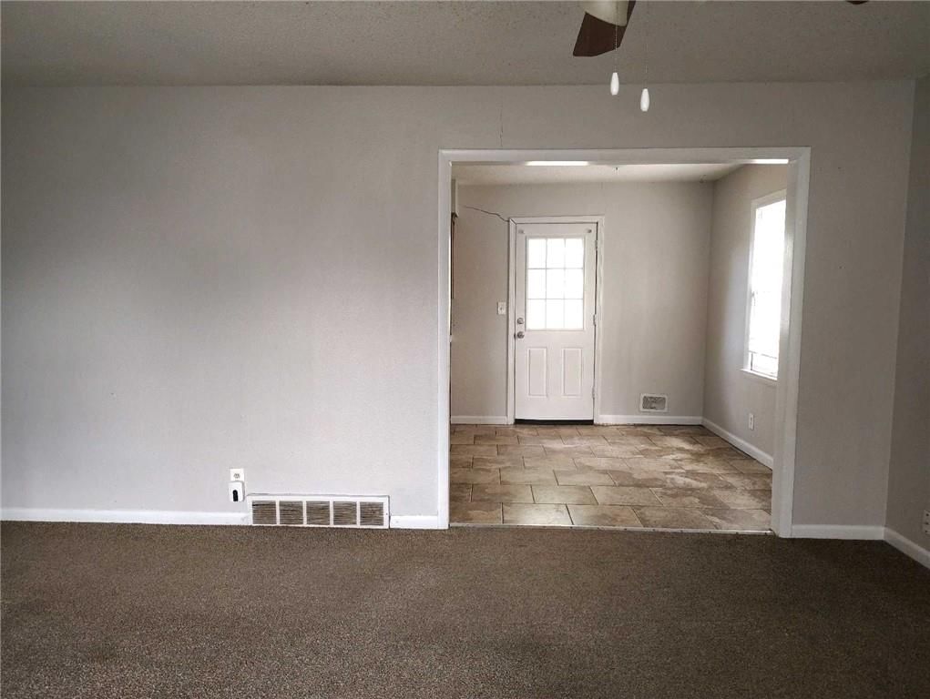 Photo 8 of 17 - 5123 Overton Circle