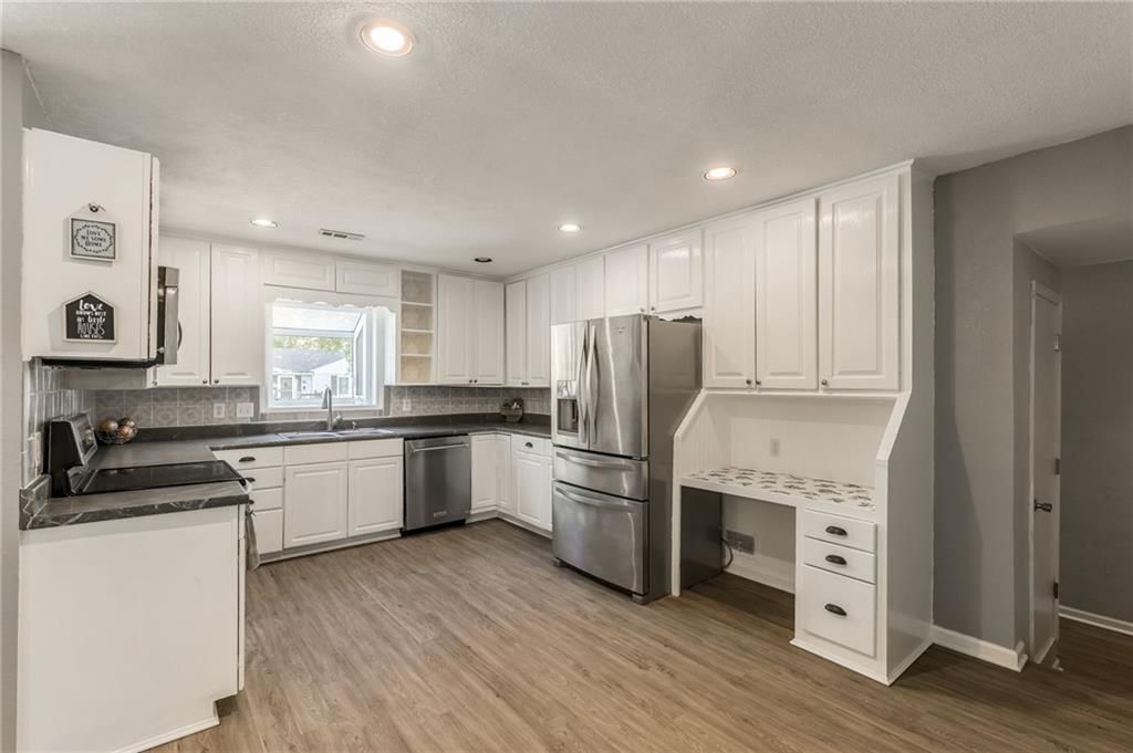 1304 Middlebrook Drive — photo 4