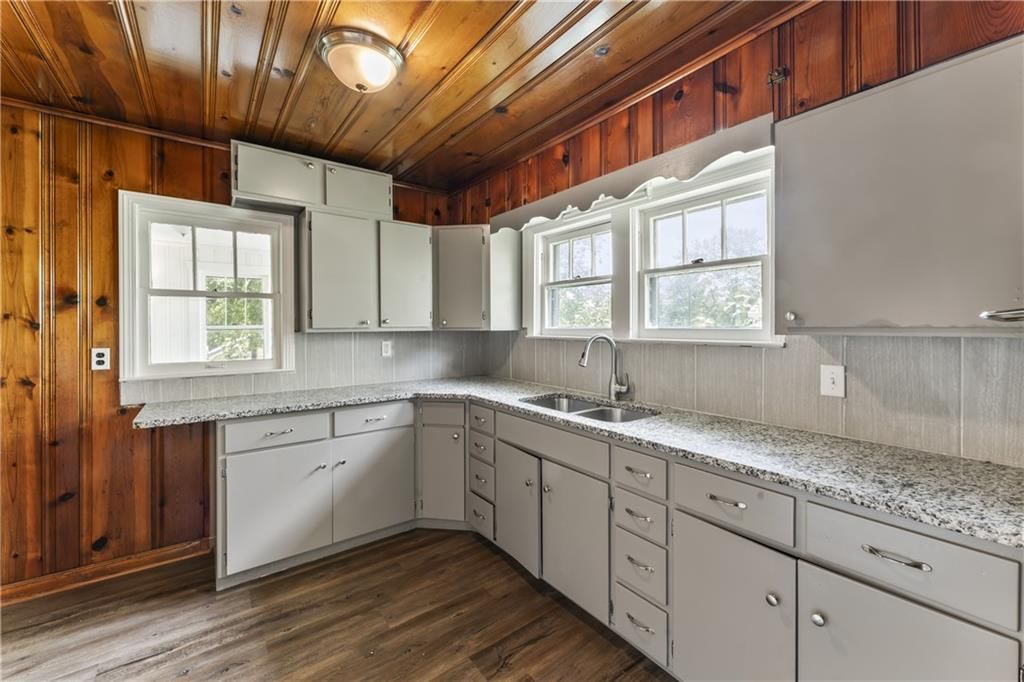 809 S Crysler Avenue — photo 9