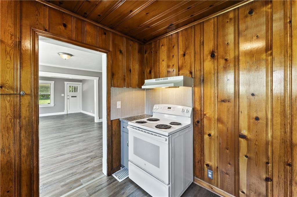 809 S Crysler Avenue — photo 11