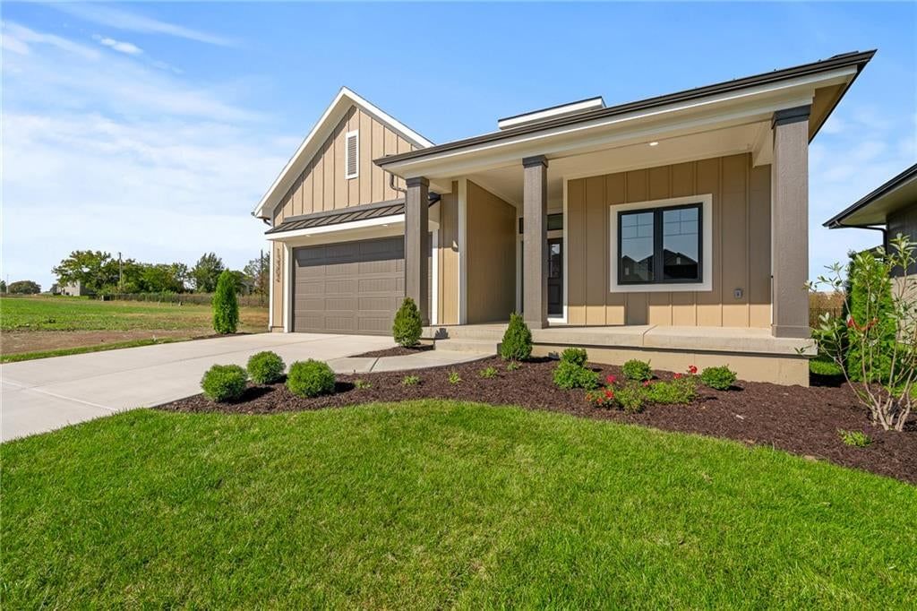 15302 W 161st Street, Olathe, KS: listing photo 2