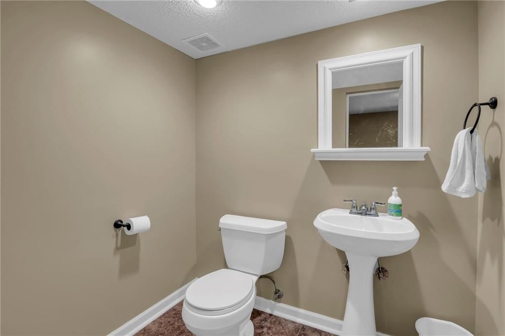 2646 W Mulberry Street — photo 36