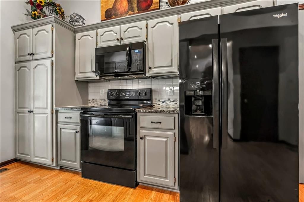 1919 Valley View N/A — photo 10