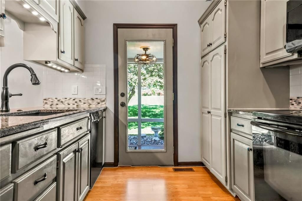 1919 Valley View N/A — photo 11