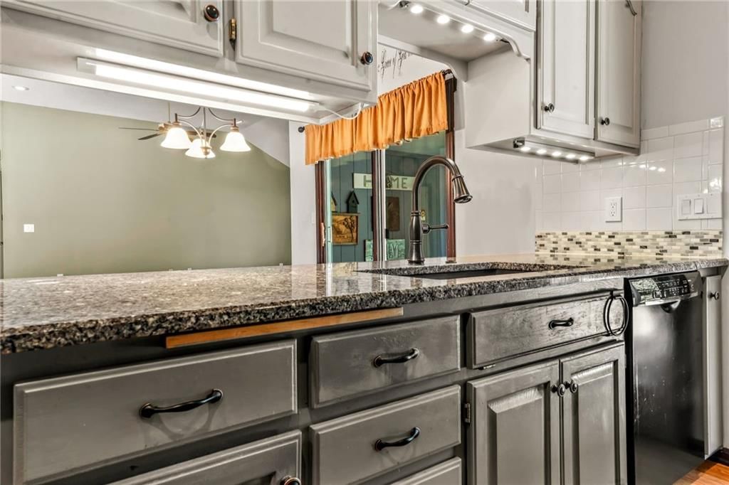 1919 Valley View N/A — photo 12