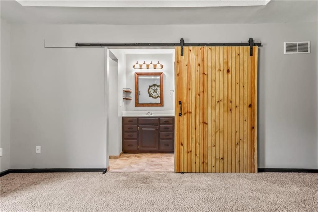 1919 Valley View N/A — photo 15