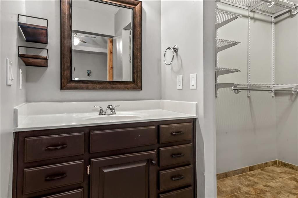 1919 Valley View N/A — photo 17