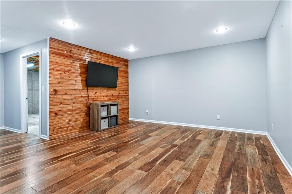 1919 Valley View N/A — photo 22