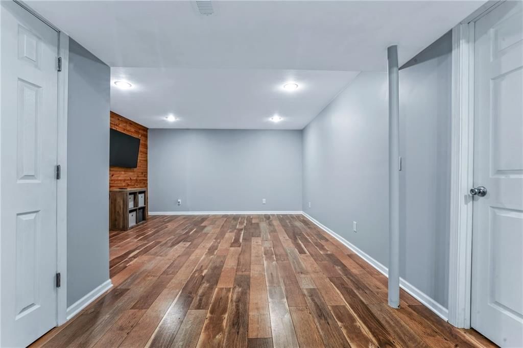 1919 Valley View N/A — photo 24