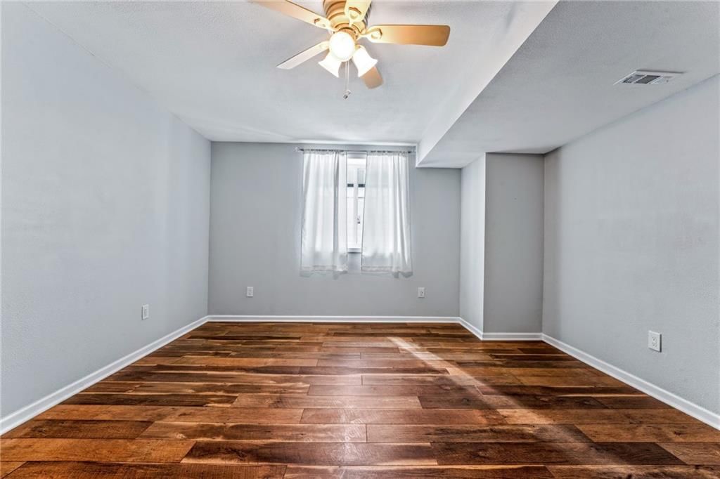 1919 Valley View N/A — photo 26