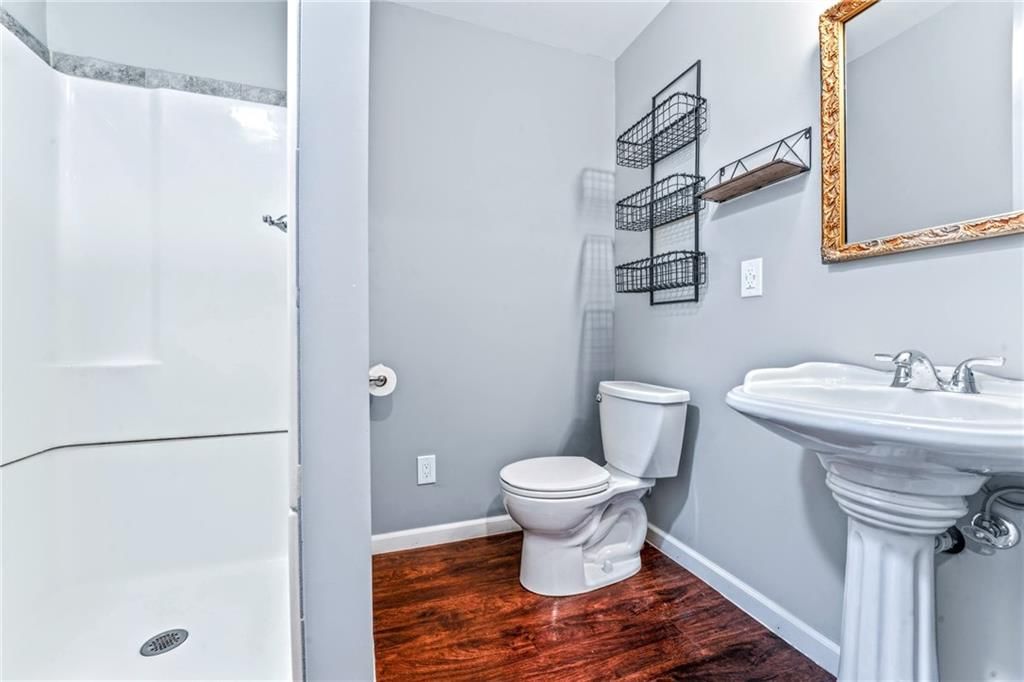 1919 Valley View N/A — photo 27