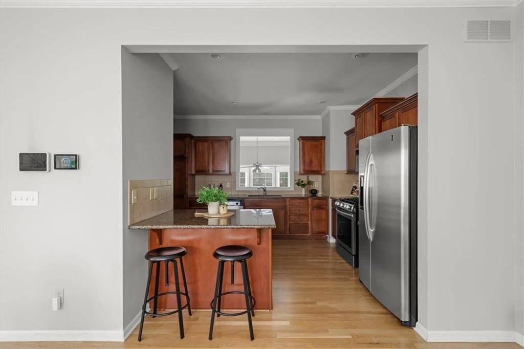2906 Howell Street — photo 12