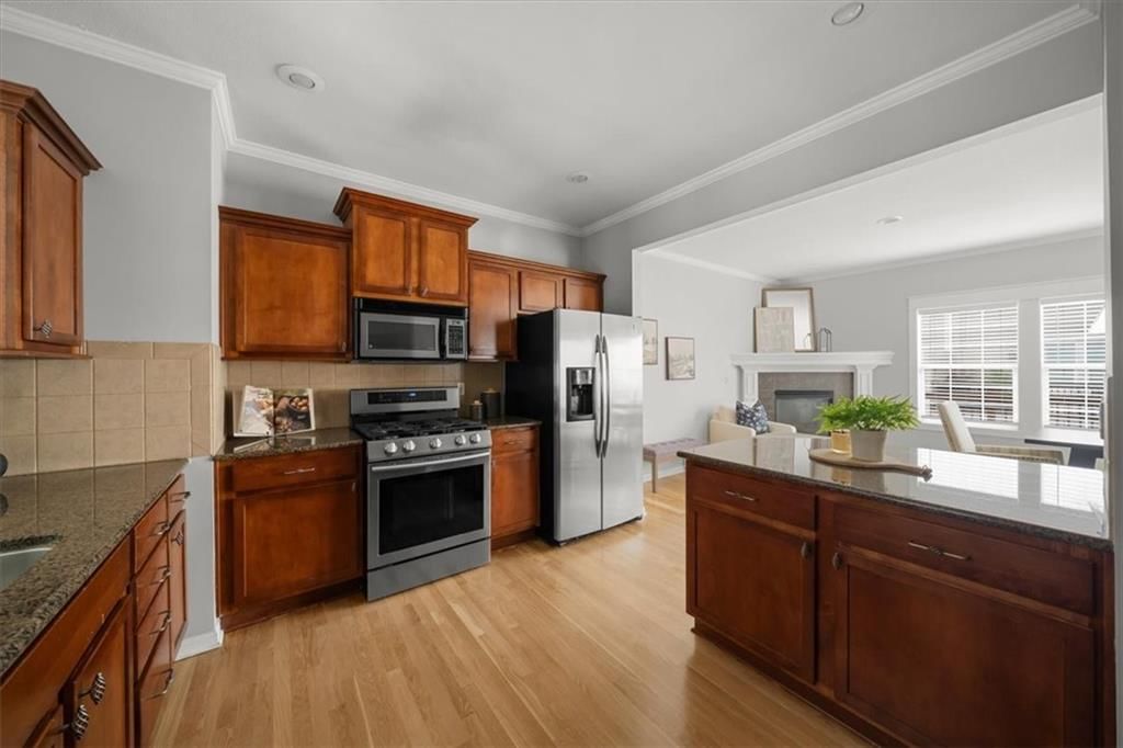 2906 Howell Street — photo 15