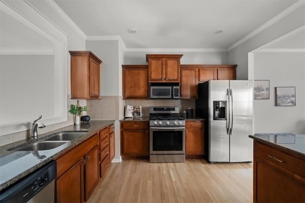 2906 Howell Street — photo 16