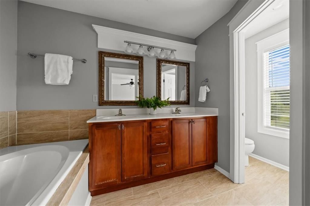 2906 Howell Street — photo 19