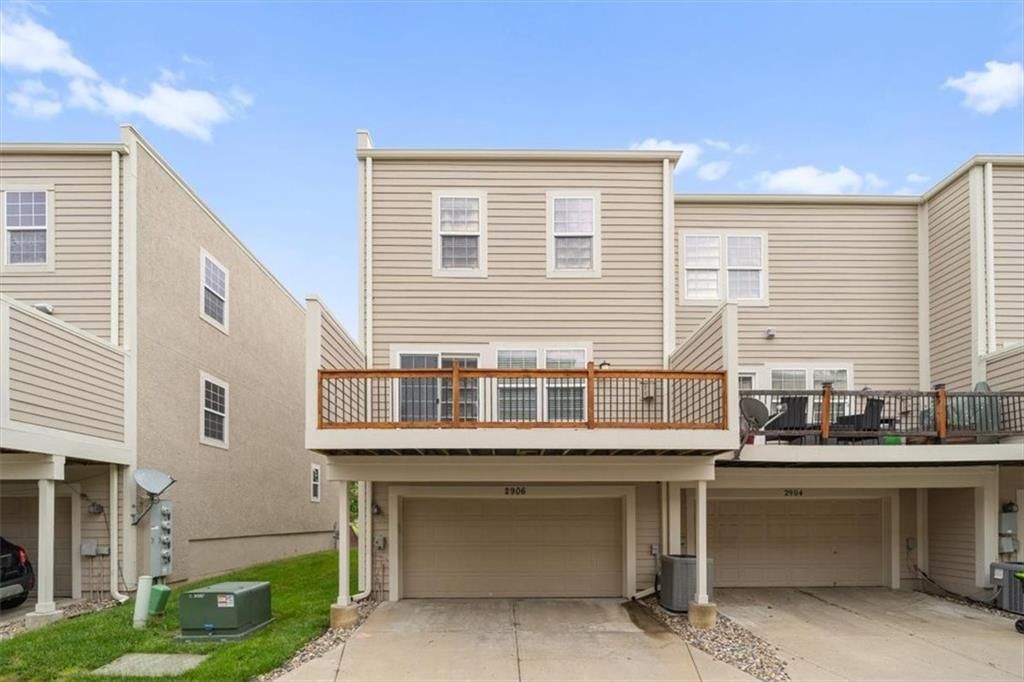 2906 Howell Street — photo 25