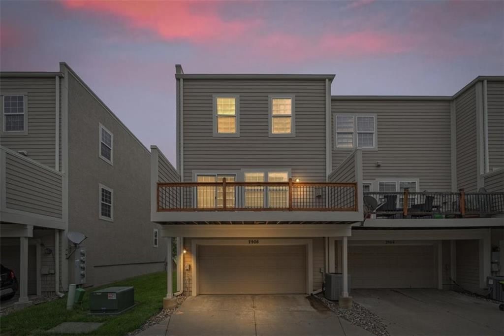 2906 Howell Street — photo 26