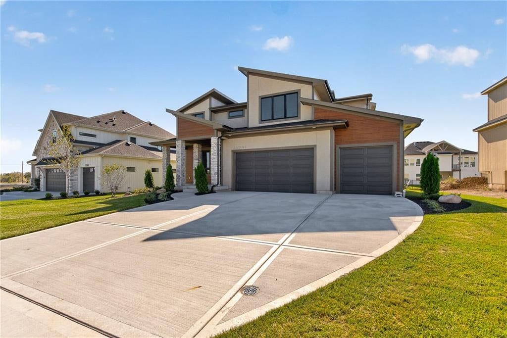 15291 W 161st Terrace, Olathe, KS: listing photo 3