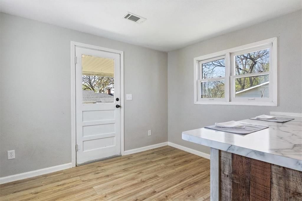 513 W Jefferson Street — photo 8