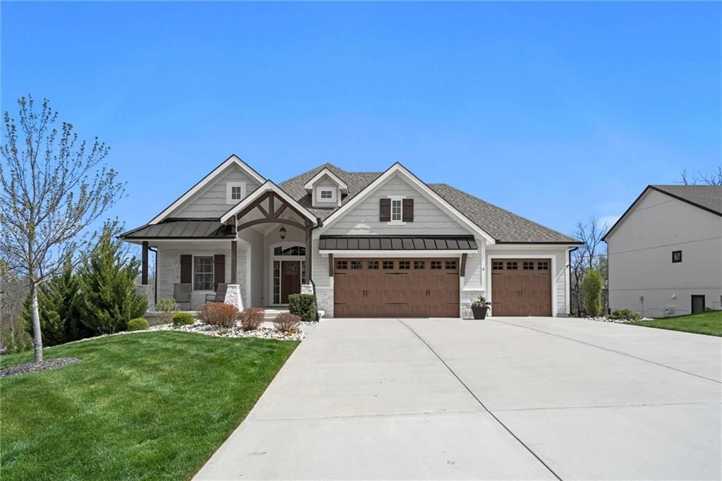 6 Black Hawk Drive — photo 1