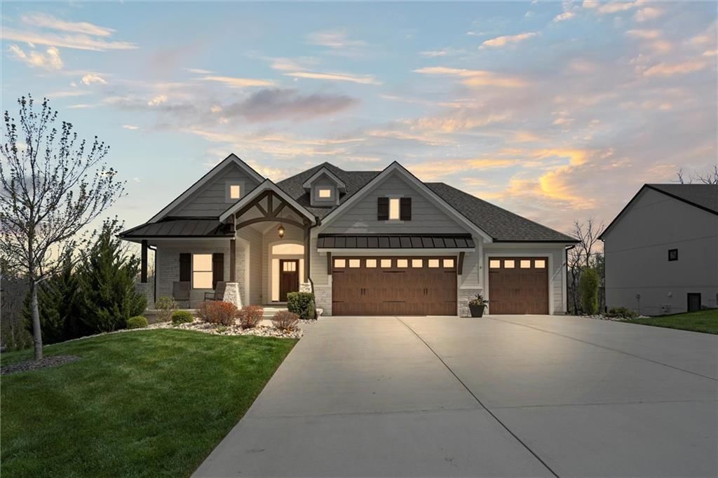 6 Black Hawk Drive — photo 2