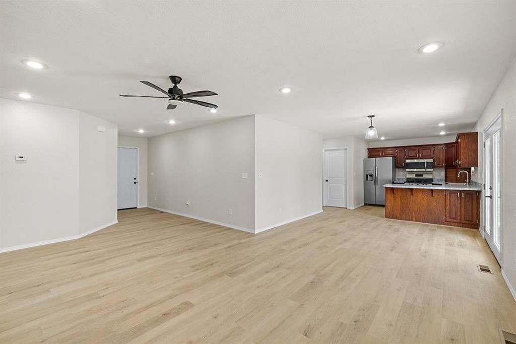 1120 Columbus Street — photo 5