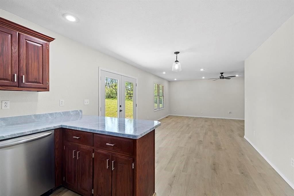 1120 Columbus Street — photo 8