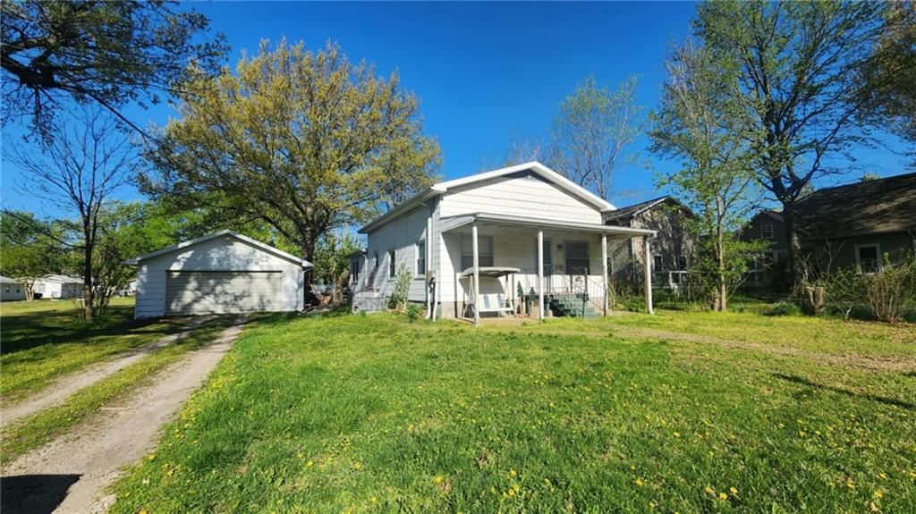 605 S Summit Street — photo 2