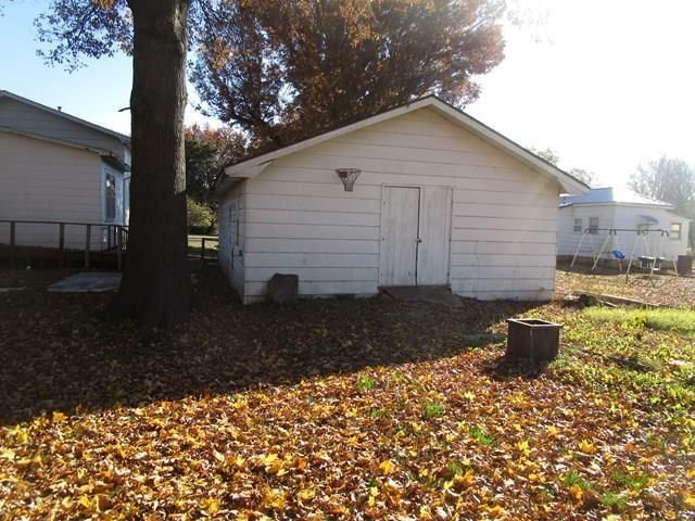 605 S Summit Street — photo 16