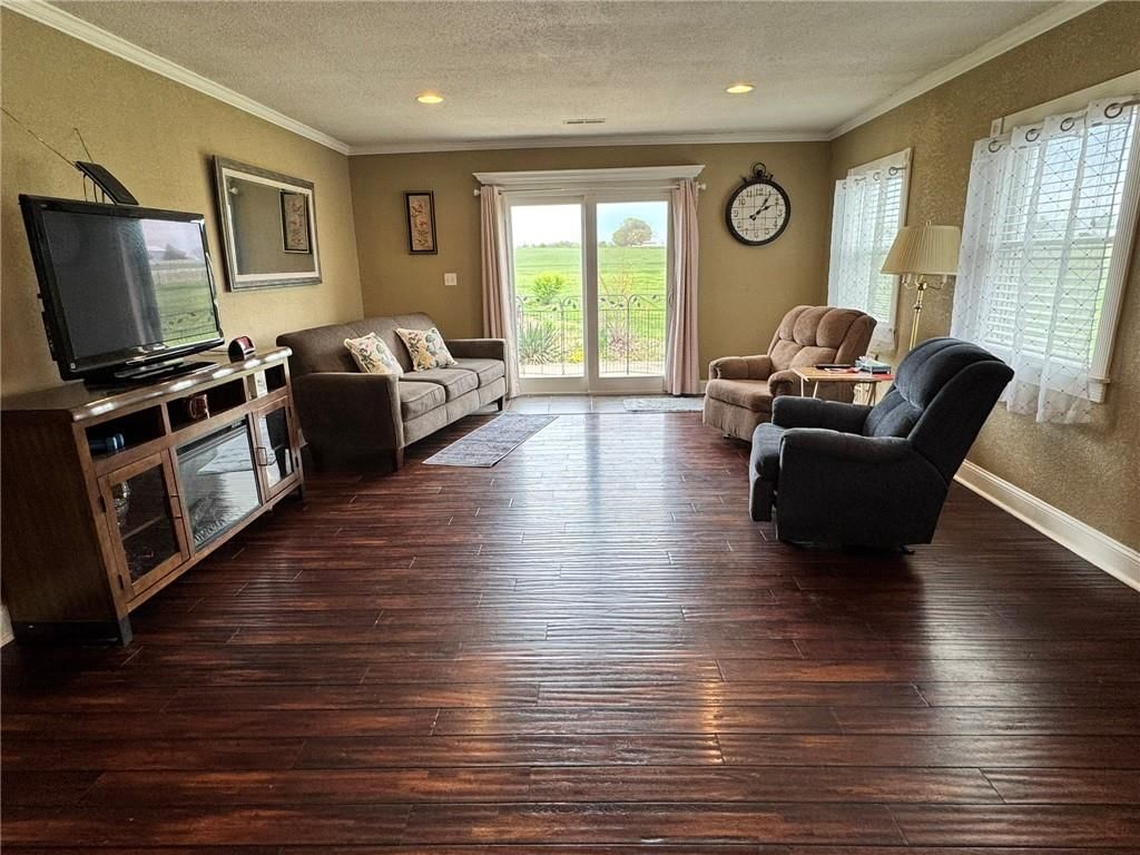 22497 Metcalf Road — photo 2