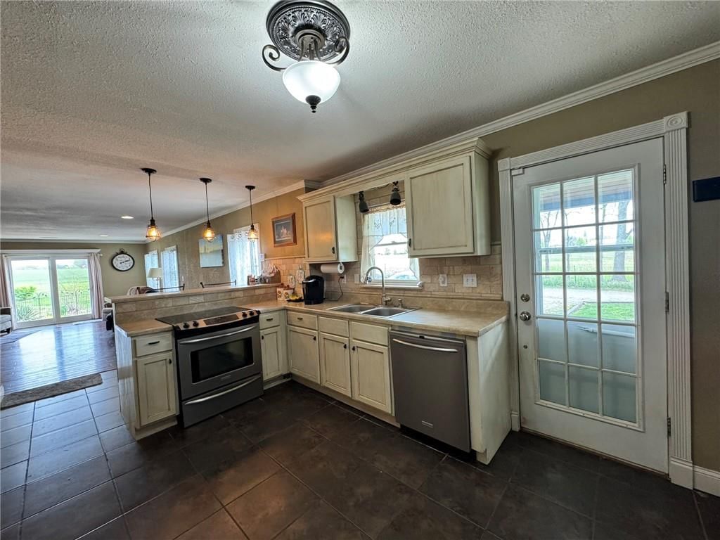 22497 Metcalf Road — photo 7