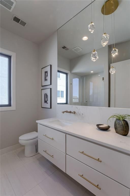 Home office at 13610 Granada Drive, Leawood, KS 66224