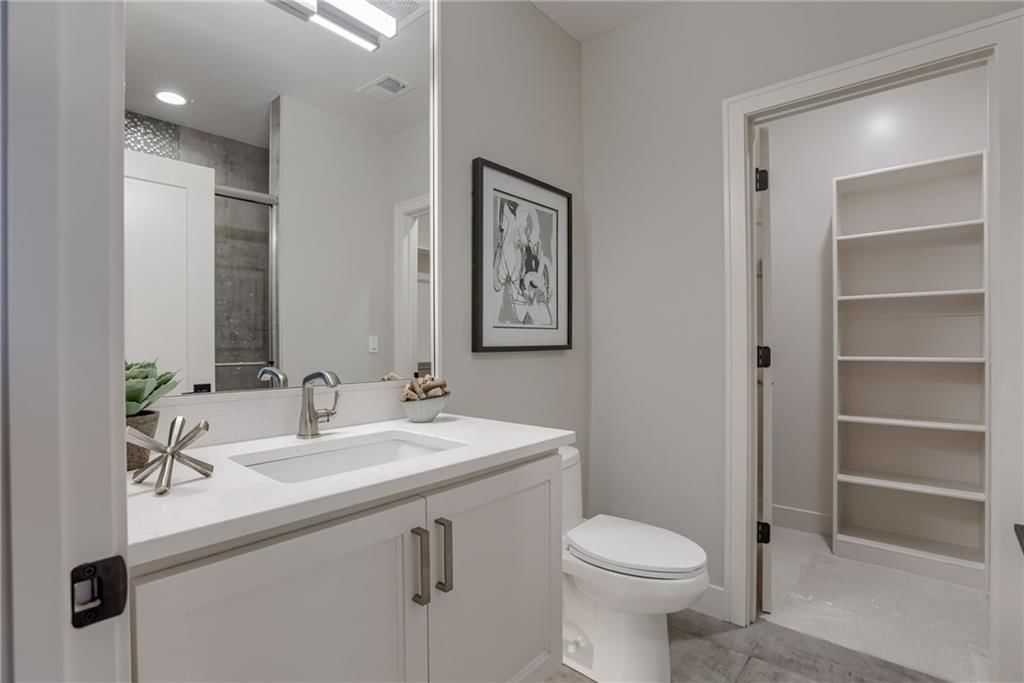 Photo 24 of 41 - 13610 Granada Drive, Leawood, KS 66224