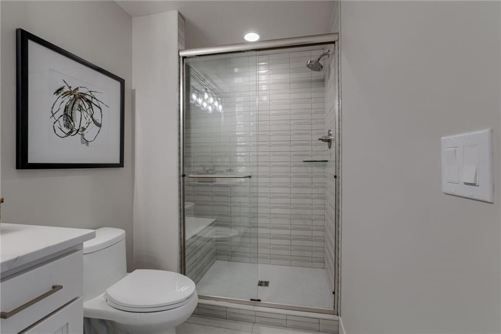 Photo 26 of 41 - 13610 Granada Drive, Leawood, KS 66224