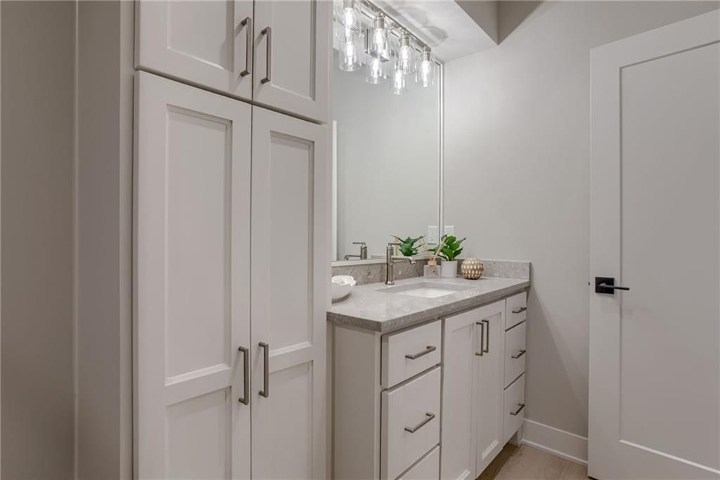 Photo 28 of 41 - 13610 Granada Drive, Leawood, KS 66224
