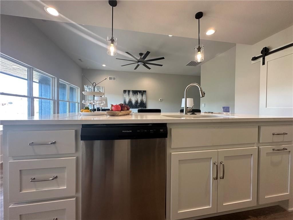 408 Ash Street — photo 8
