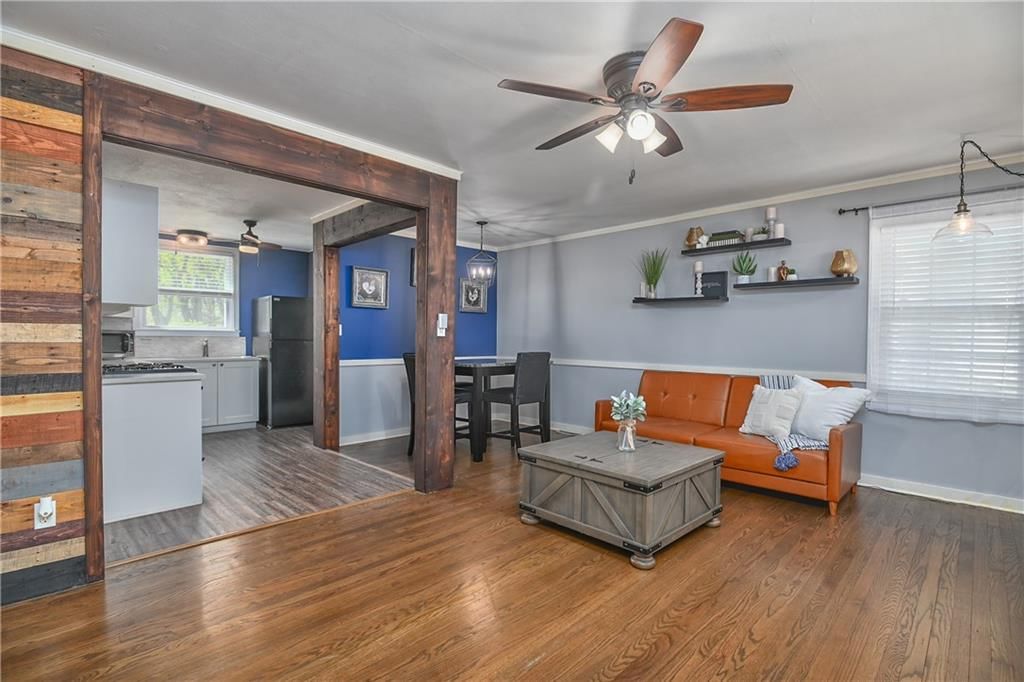 Photo 3 of 28 - 115 W 97th Street