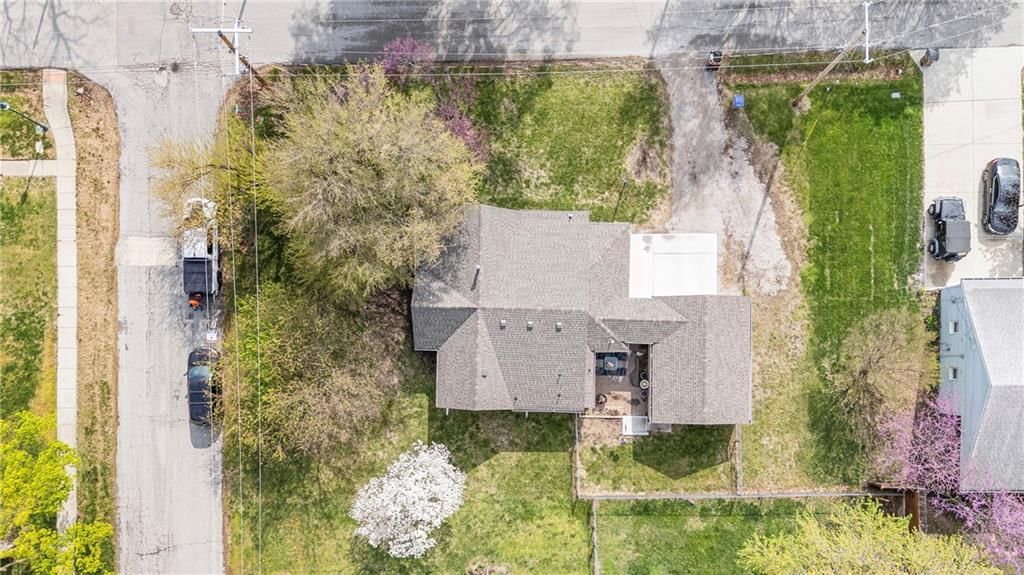 107 E Olive Street — photo 33