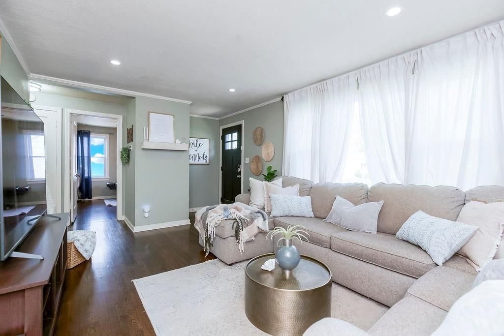 Photo 5 of 36 - 11403 W 67TH Terrace
