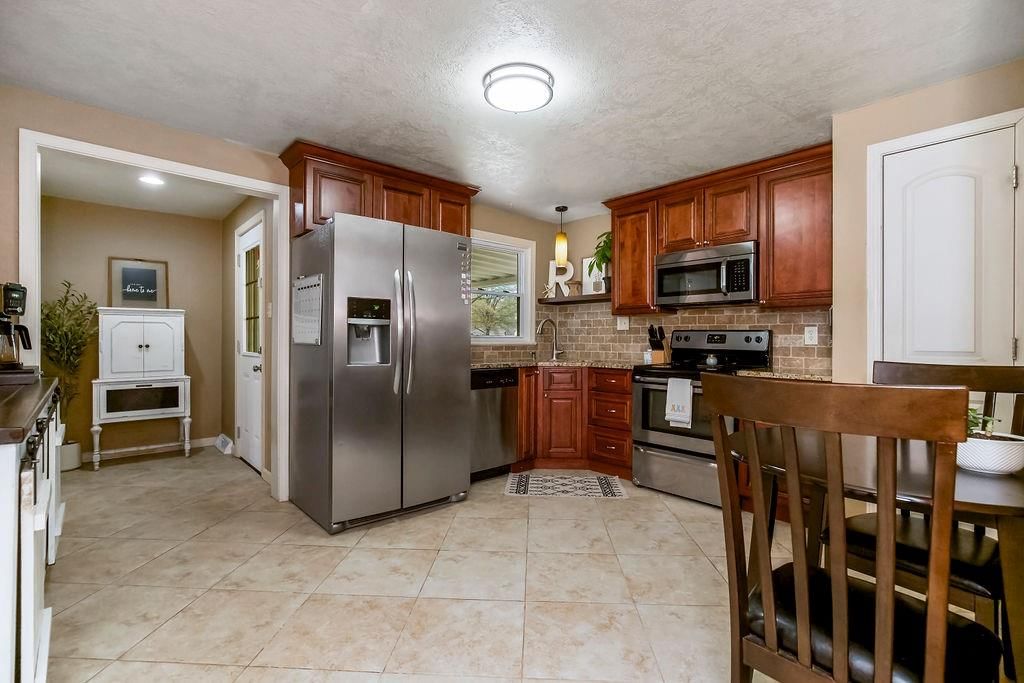 Photo 6 of 36 - 11403 W 67TH Terrace