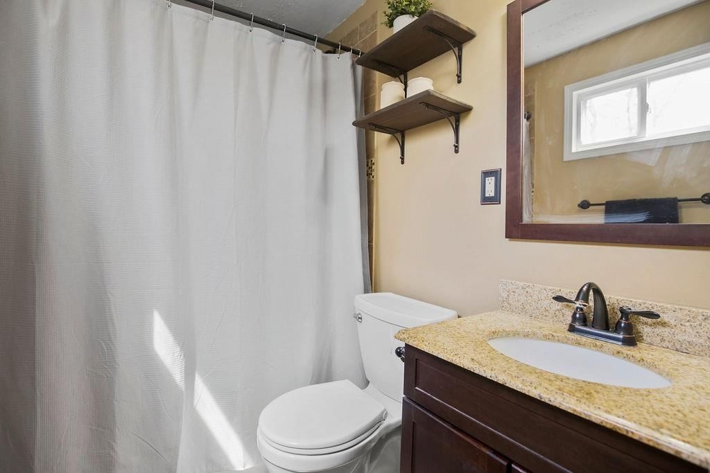 Photo 14 of 36 - 11403 W 67TH Terrace
