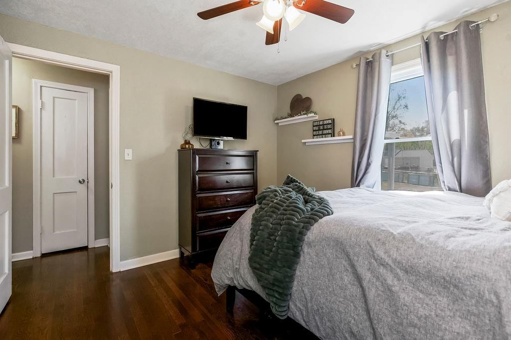 Photo 16 of 36 - 11403 W 67TH Terrace