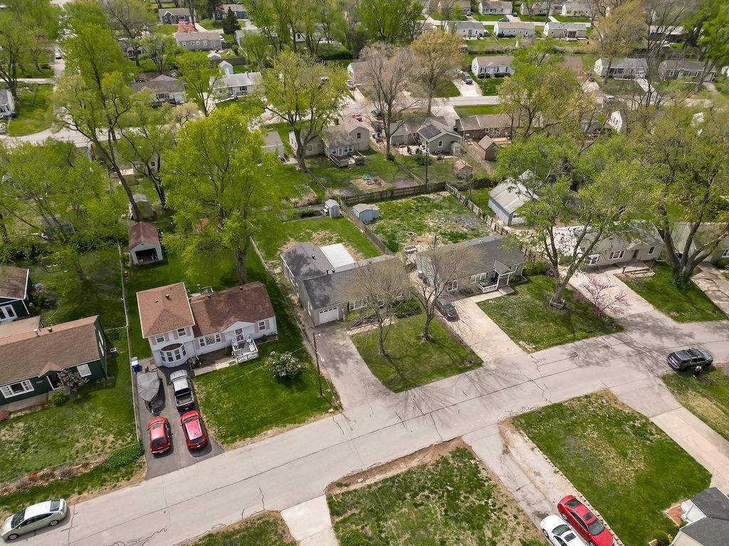 Photo 34 of 36 - 11403 W 67TH Terrace
